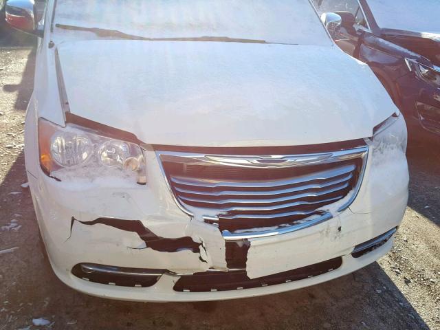 2A4RR8DG4BR799514 - 2011 CHRYSLER TOWN & COU WHITE photo 7