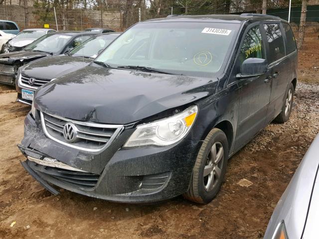 2V4RW3DG6BR622244 - 2011 VOLKSWAGEN ROUTAN SE GRAY photo 2