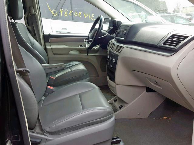 2V4RW3DG6BR622244 - 2011 VOLKSWAGEN ROUTAN SE GRAY photo 5