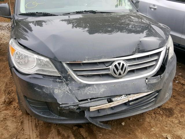 2V4RW3DG6BR622244 - 2011 VOLKSWAGEN ROUTAN SE GRAY photo 9