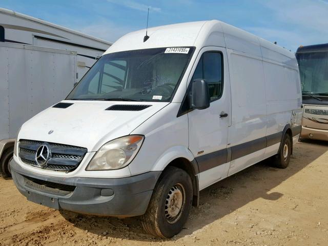 WD3PE8CB5B5560804 - 2011 MERCEDES-BENZ SPRINTER 2 WHITE photo 2