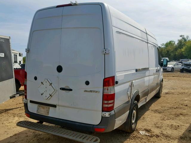 WD3PE8CB5B5560804 - 2011 MERCEDES-BENZ SPRINTER 2 WHITE photo 4