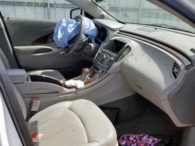 1G4GC5ER4CF248436 - 2012 BUICK LACROSSE WHITE photo 5