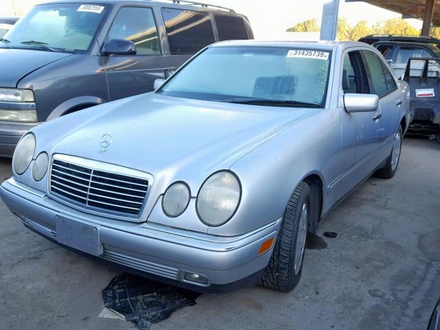 WDBJF55F7VJ035132 - 1997 MERCEDES-BENZ E 320 SILVER photo 2