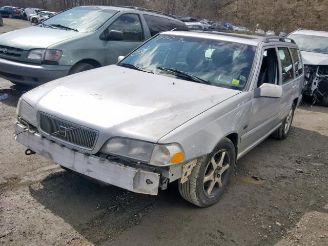 YV1LW5678W2493222 - 1998 VOLVO V70 GLT SILVER photo 2