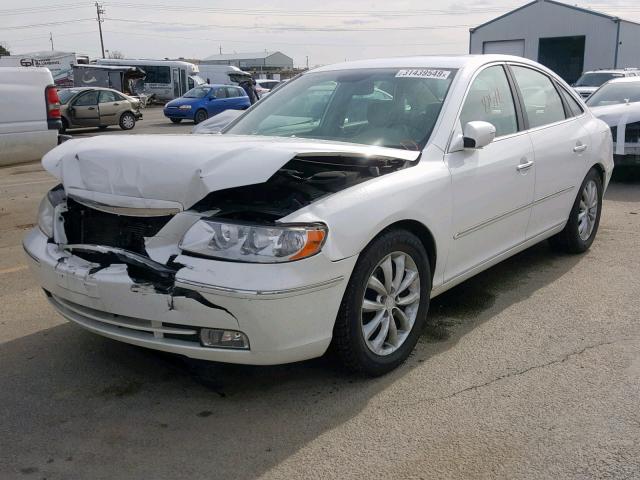 KMHFC46F98A276313 - 2008 HYUNDAI AZERA SE WHITE photo 2