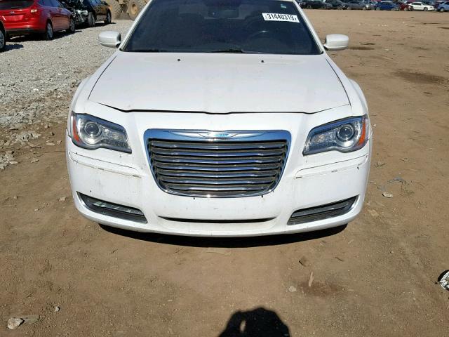 2C3CA4CG2BH536123 - 2011 CHRYSLER 300 WHITE photo 9