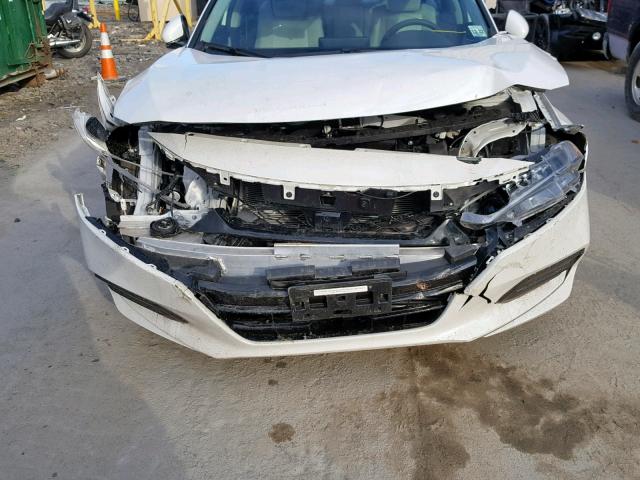 1HGCV1F15JA032542 - 2018 HONDA ACCORD LX WHITE photo 9