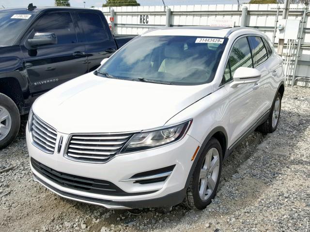 5LMCJ1C97HUL52631 - 2017 LINCOLN MKC PREMIE WHITE photo 2