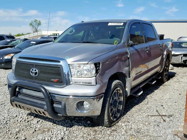 5TFDW5F16DX275530 - 2013 TOYOTA TUNDRA CRE SILVER photo 2