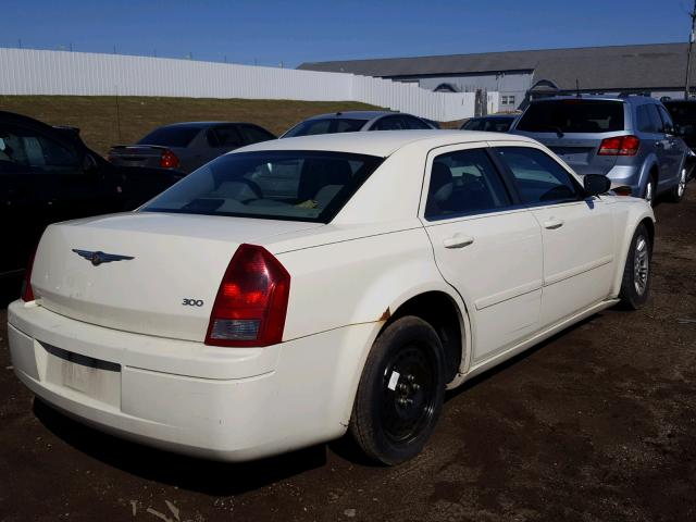 2C3LA43RX6H307390 - 2006 CHRYSLER 300 WHITE photo 4