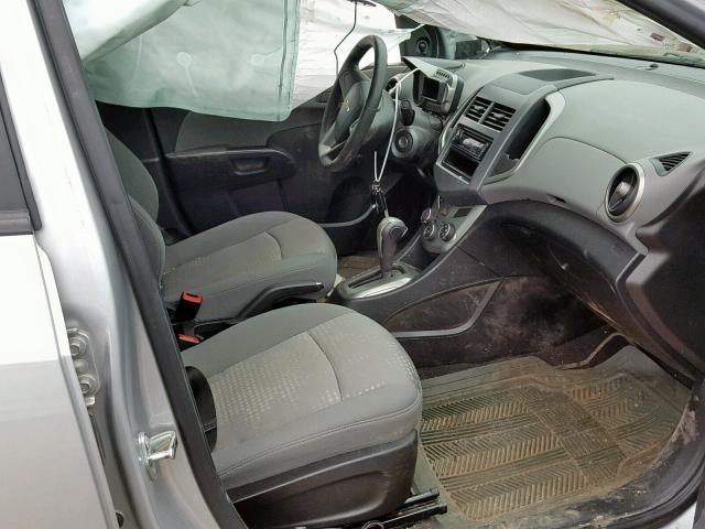 1G1JA5SH6F4123359 - 2015 CHEVROLET SONIC LS SILVER photo 5