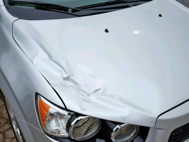 1G1JA5SH6F4123359 - 2015 CHEVROLET SONIC LS SILVER photo 9