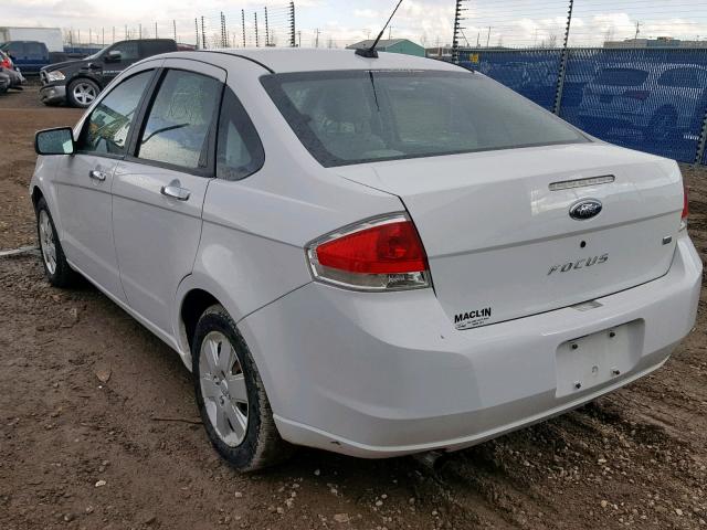 1FAHP34N78W119135 - 2008 FORD FOCUS S/SE WHITE photo 3