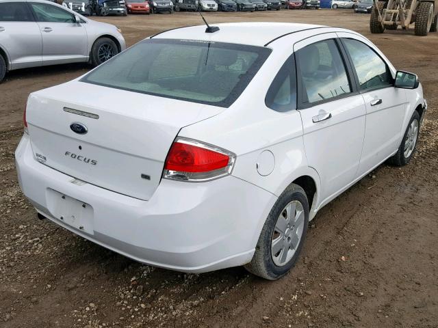 1FAHP34N78W119135 - 2008 FORD FOCUS S/SE WHITE photo 4