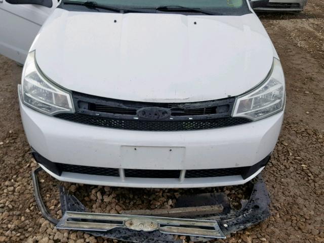 1FAHP34N78W119135 - 2008 FORD FOCUS S/SE WHITE photo 9