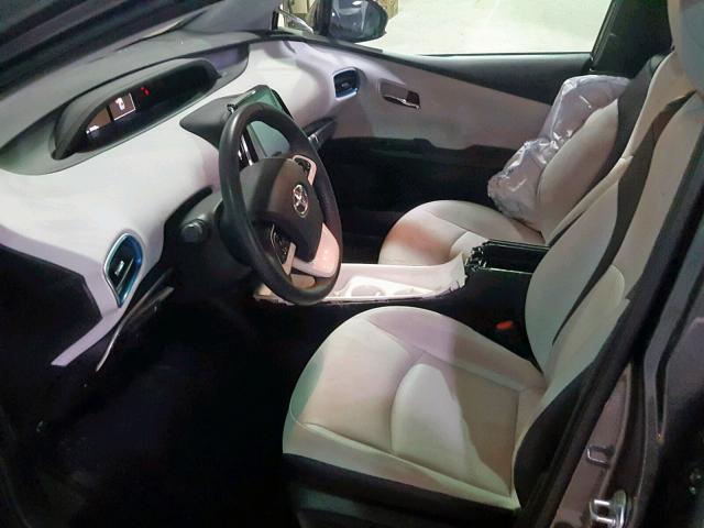 JTDKARFP6H3049129 - 2017 TOYOTA PRIUS PRIM 灰色 照片 5