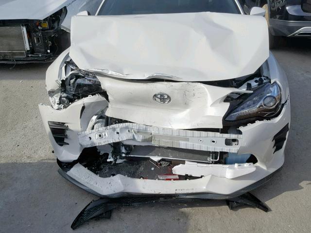 JF1ZNAA16K8700332 - 2019 TOYOTA 86 WHITE photo 9