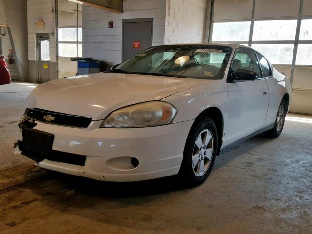 2G1WM15K469216780 - 2006 CHEVROLET MONTE CARL WHITE photo 2