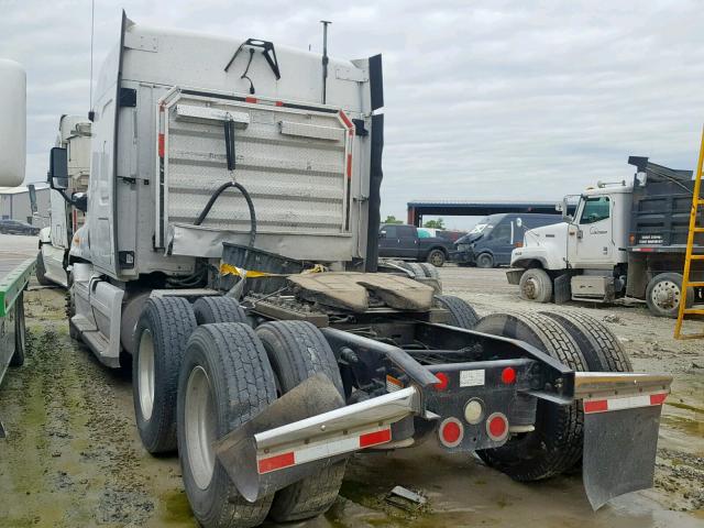 1FUJGLDR4CSBB2214 - 2012 FREIGHTLINER CASCADIA 1 WHITE photo 3