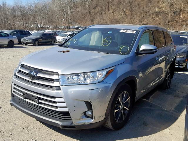 5TDJZRFH6HS455701 - 2017 TOYOTA HIGHLANDER SILVER photo 2