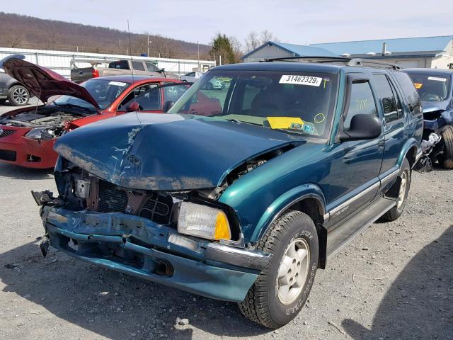 1GNDT13W0V2246001 - 1997 CHEVROLET BLAZER GREEN photo 2