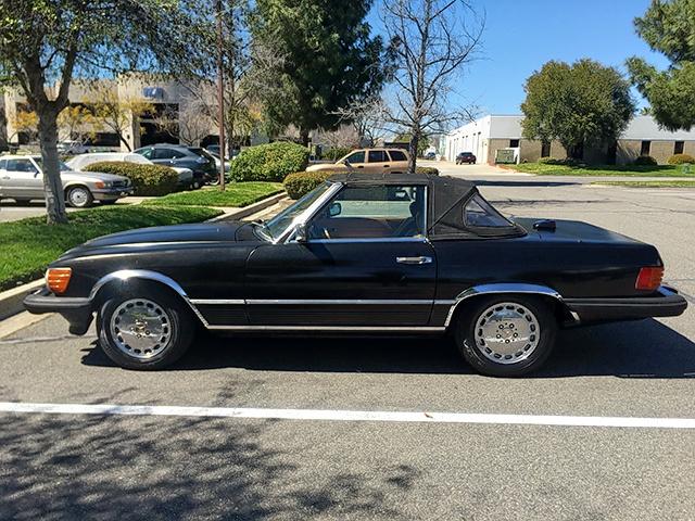 WDBBA48D0HA071059 - 1987 MERCEDES-BENZ 560 SL BLACK photo 8