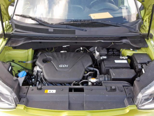 KNDJN2A21G7851596 - 2016 KIA SOUL GREEN photo 7