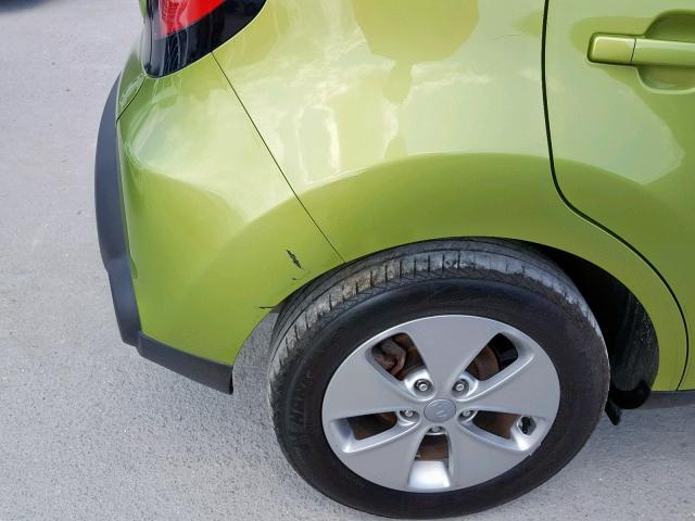 KNDJN2A21G7851596 - 2016 KIA SOUL GREEN photo 9