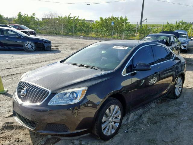 1G4PP5SK7F4172822 - 2015 BUICK VERANO BROWN photo 2