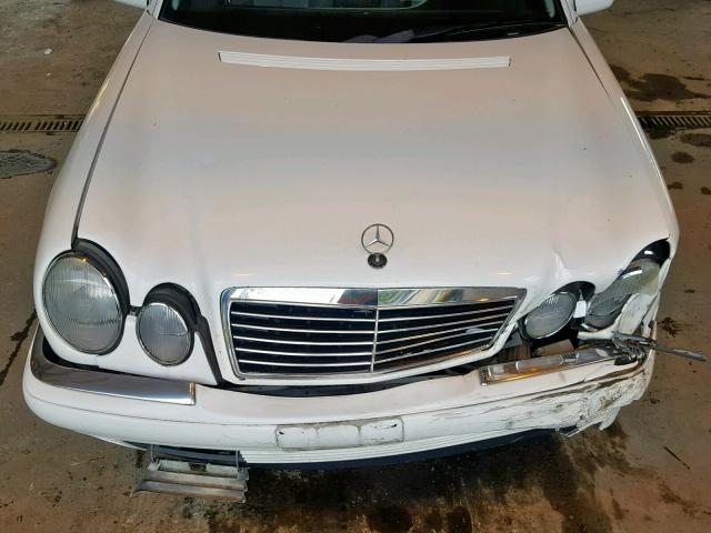 WDBJF65H9XA807270 - 1999 MERCEDES-BENZ E 320 WHITE photo 7