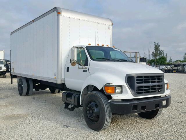 3FDXF75H0YMA27787 - 2000 FORD F750 SUPER WHITE photo 1