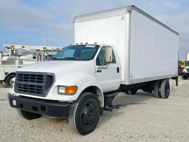 3FDXF75H0YMA27787 - 2000 FORD F750 SUPER WHITE photo 2