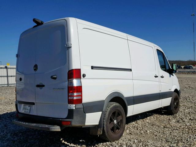 WD3PE7CC4E5874354 - 2014 MERCEDES-BENZ SPRINTER 2 WHITE photo 4