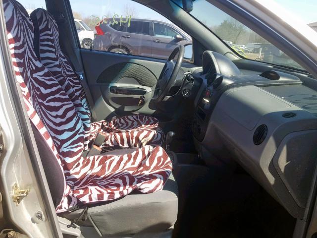 KL1TJ52654B257312 - 2004 CHEVROLET AVEO LS SILVER photo 5