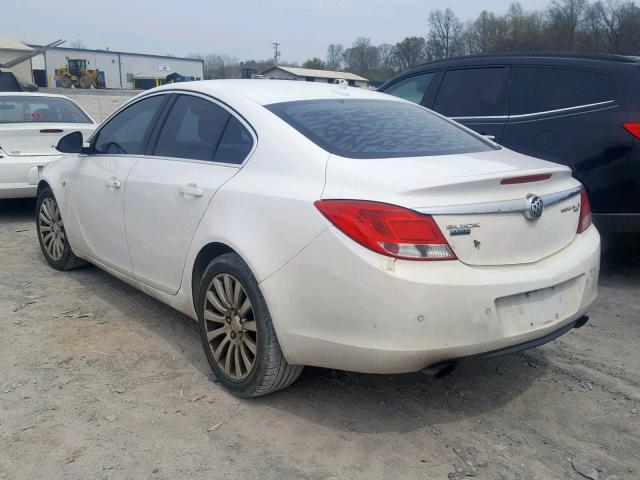 W04GW5EV0B1058969 - 2011 BUICK REGAL CXL WHITE photo 3