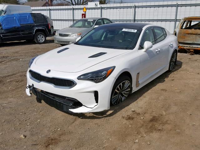 KNAE25LA4J6028414 - 2018 KIA STINGER PR WHITE photo 2