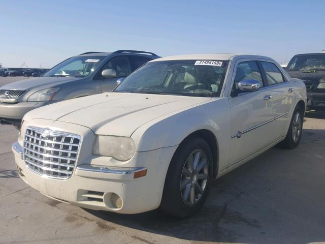 2C3KA63H46H425014 - 2006 CHRYSLER 300C WHITE photo 2