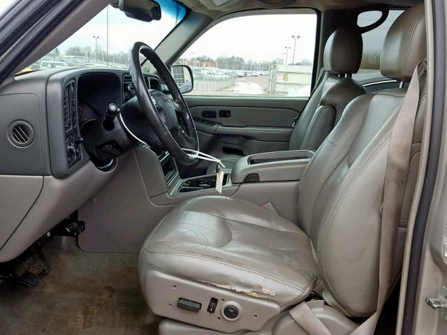 1GKEK13ZX4J303999 - 2004 GMC YUKON SILVER photo 5