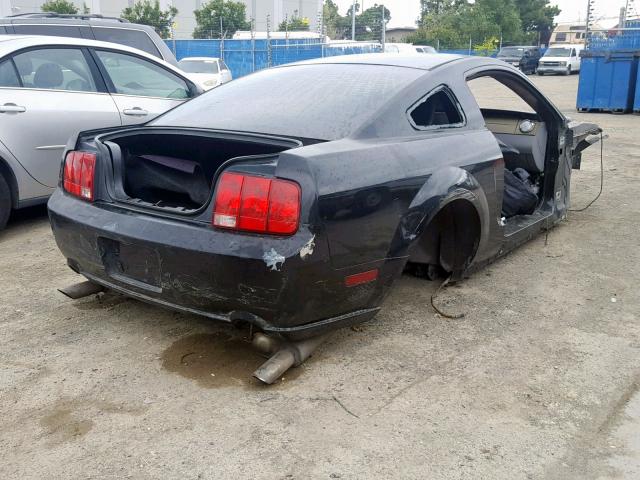 1ZVHT82H165263215 - 2006 FORD MUSTANG GT BLACK photo 4