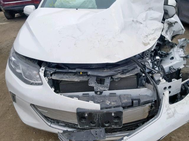 1G1RC6S56JU134122 - 2018 CHEVROLET VOLT LT WHITE photo 7