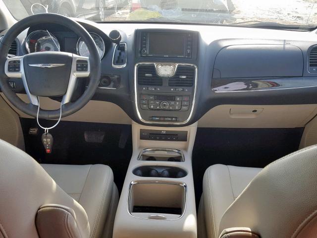 2C4RC1CG4ER164071 - 2014 CHRYSLER TOWN & COU RED photo 9