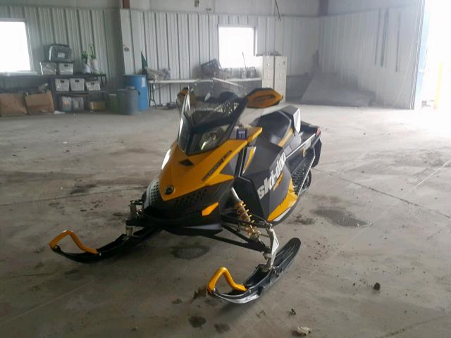 2BPSUCCB1CV000098 - 2012 SKI DOO MXZ TWO TONE photo 2