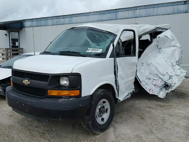 1GCWGFCA9E1194736 - 2014 CHEVROLET EXPRESS G2 WHITE photo 2