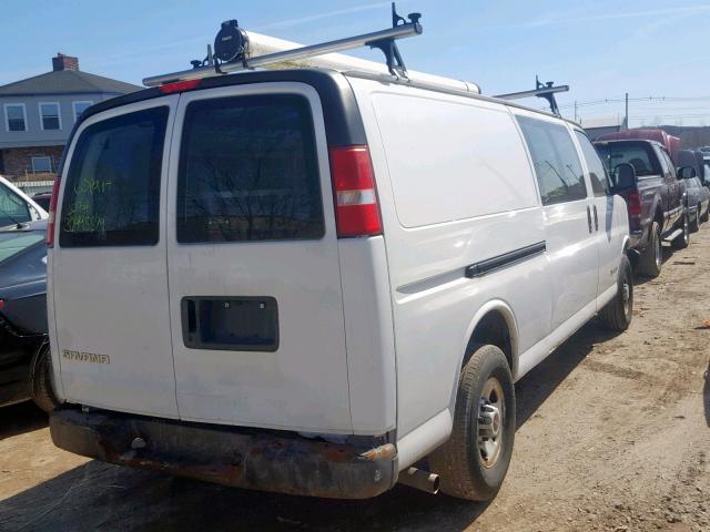 1GTHG39U441218223 - 2004 GMC SAVANA G35 WHITE photo 4