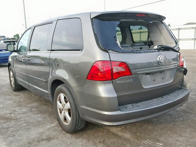 2V4RW3D14AR202282 - 2010 VOLKSWAGEN ROUTAN SE GRAY photo 3