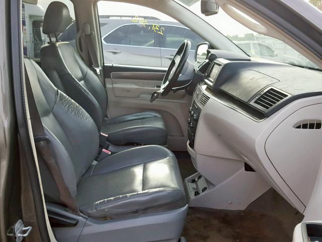 2V4RW3D14AR202282 - 2010 VOLKSWAGEN ROUTAN SE GRAY photo 5