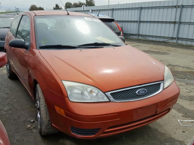 3FAFP31N25R155339 - 2005 FORD FOCUS ZX3 ORANGE photo 1