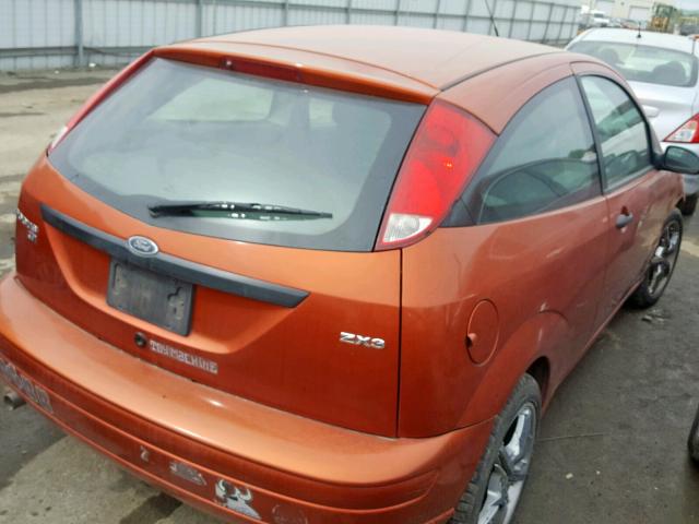 3FAFP31N25R155339 - 2005 FORD FOCUS ZX3 ORANGE photo 4