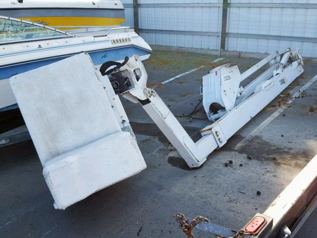 0614FL0172 - 1999 UTILITY UTILITY WHITE photo 2